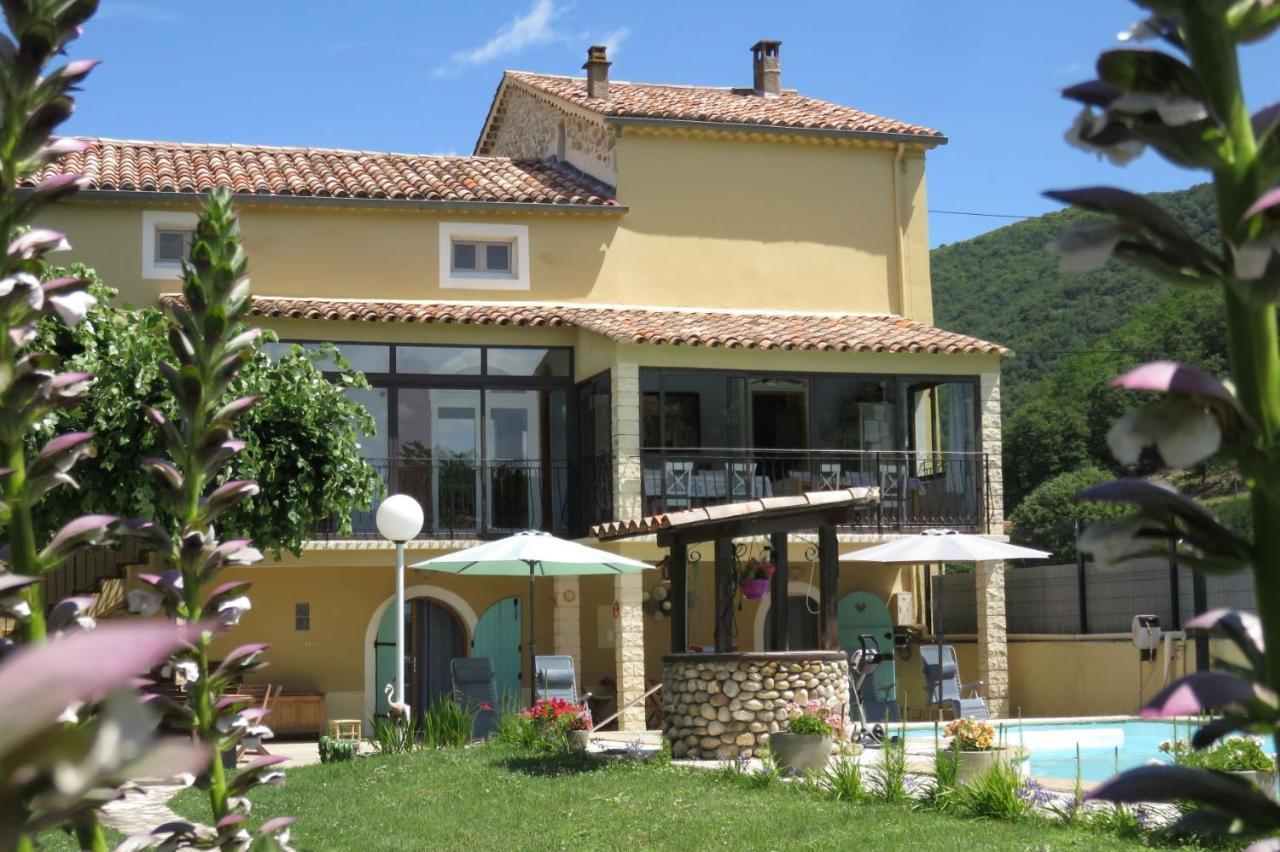 Au Grand Bonheur Bed & Breakfast Besseges Luaran gambar