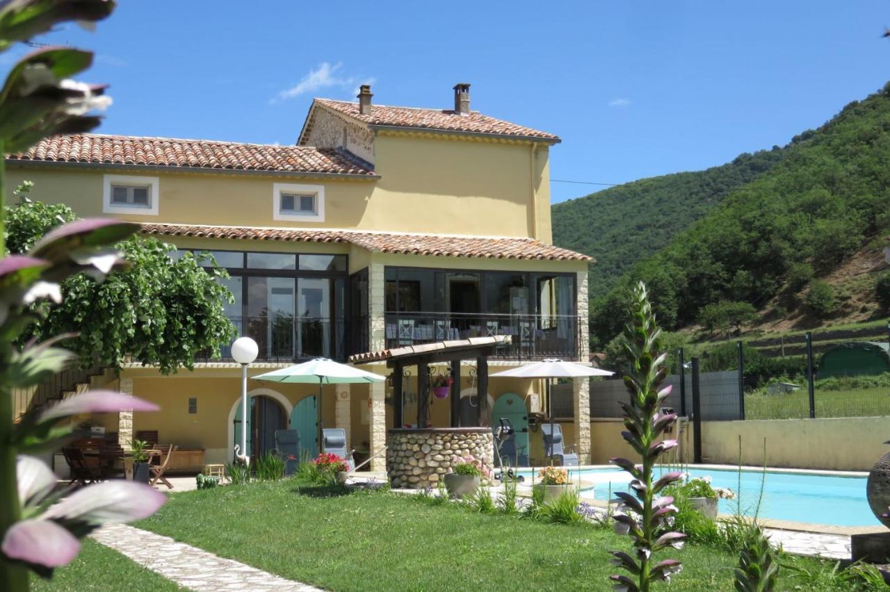 Au Grand Bonheur Bed & Breakfast Besseges Luaran gambar