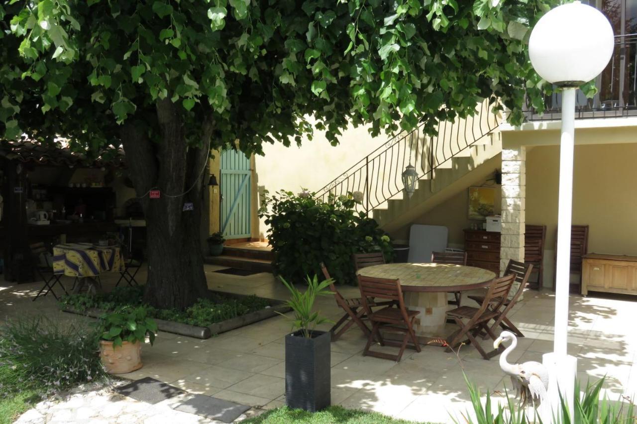 Au Grand Bonheur Bed & Breakfast Besseges Luaran gambar
