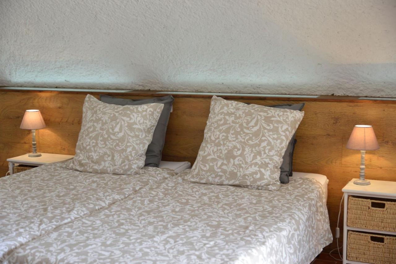 Au Grand Bonheur Bed & Breakfast Besseges Luaran gambar
