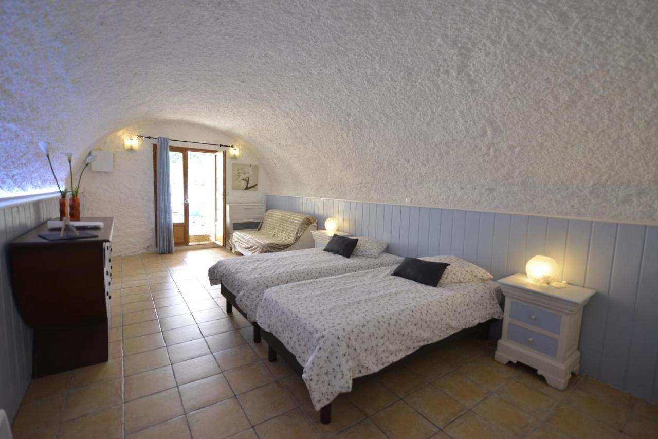 Au Grand Bonheur Bed & Breakfast Besseges Luaran gambar