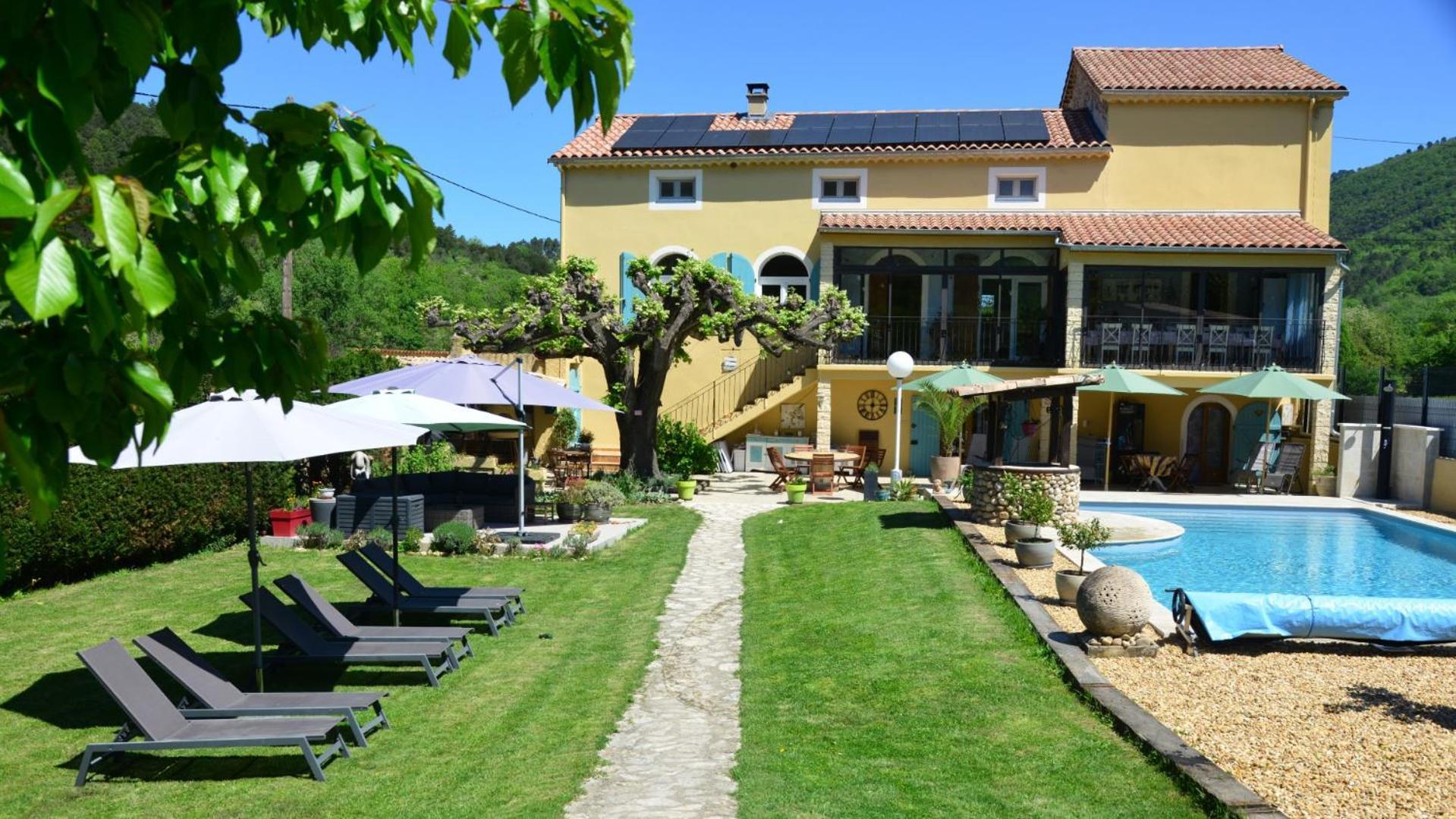 Au Grand Bonheur Bed & Breakfast Besseges Luaran gambar